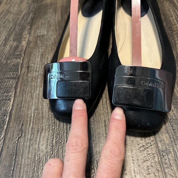 Calvin Klein Black Ballet Flats Leather size 7 Toe Logo Silver - Picture 2 of 8